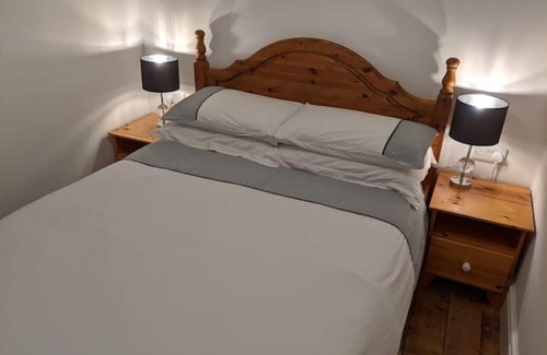 Capel-Curig Cabaña | Stunning hot tub cottage with Snowdon views!