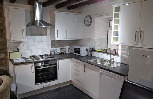Capel-Curig Cabaña | Stunning hot tub cottage with Snowdon views!