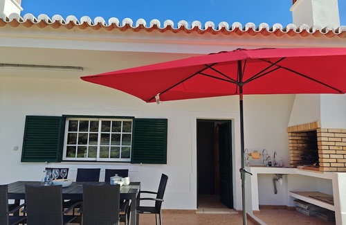 Porches Villa | Casa Familiar com Piscina e Parque Para Crianças