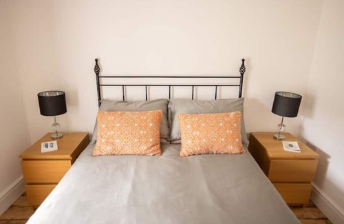 Snowdonia National Park Cabaña | Fabulous hot tub cottage with Snowdon views!