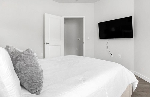 Spring Branch East Apartamento | Modern Apartment in Prime Location (ID1403X425)