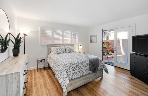 The Strand Casa | NEWLY RENOVATED HOME - Available August 2024 - 2 BLOCKS TO BEACH!
