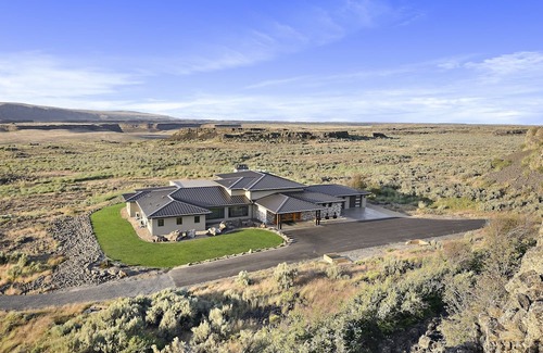 Soap Lake Casa | Two Point Ranch Destination Wedding Home on 5,000 acres in Soap Lake