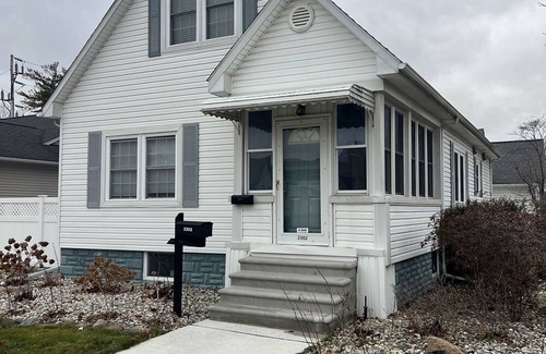 Wyandotte Casa | 2 Bedroom 1 Bath With Boat Slip Upon Request