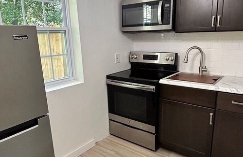 Midtown Cabaña | Coastal Carriage House Surrounded By Live Oak Trees in the Heart of Savannah