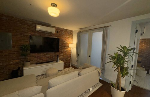 Crown Heights Apartamento | Cozy getaway in the heart of Brooklyn loaded with amenities near everything !