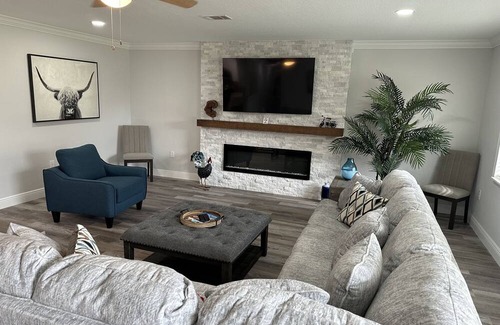 Polk City Casa | 6Br Disney Family Retreat in the Woods