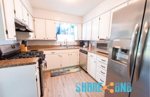 Sherwood Casa | Charming 3BR/2BA Sherwood Home with 2-Car Garage