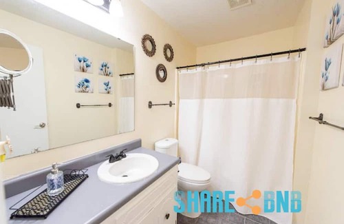 Sherwood Casa | Charming 3BR/2BA Sherwood Home with 2-Car Garage