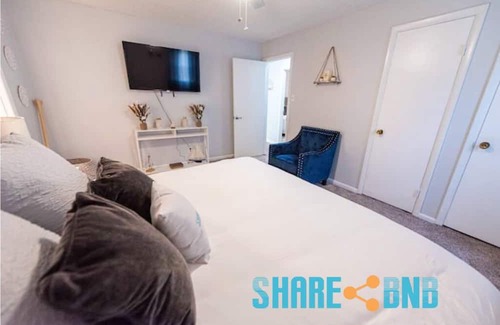 Sherwood Casa | Charming 3BR/2BA Sherwood Home with 2-Car Garage