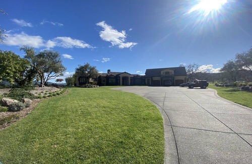 Riebli-Wallace Neighborhood Group Casa | Secluded Luxury Estate in the Wine County