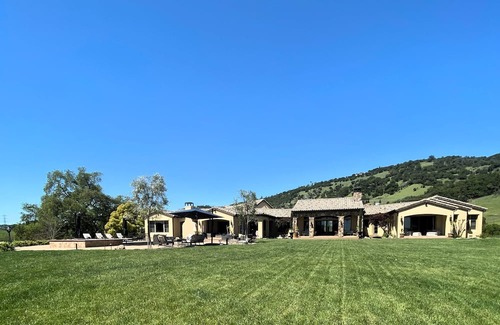 Riebli-Wallace Neighborhood Group Casa | Secluded Luxury Estate in the Wine County