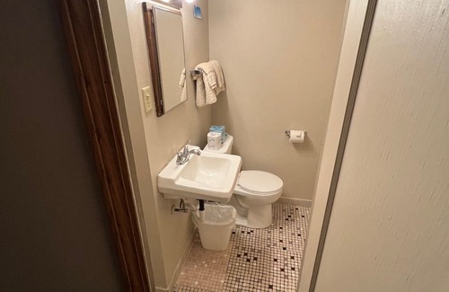 Onalaska Casa | Overlooking Lake Onalaska -- full-size bed + bath in nostalgic motel
