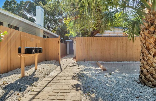 Sailboat Bend Casa | Las Olas Cabanas Unit #1 - Private Triplex Steps from Las Olas Blvd & Downtown