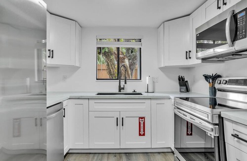 Sailboat Bend Casa | Las Olas Cabanas Unit #1 - Private Triplex Steps from Las Olas Blvd & Downtown