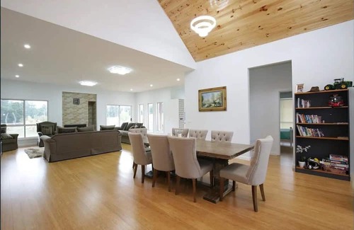 Marysville Otro | Stunning Holiday Home Marysville Farm stay in Marysville, Australia