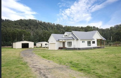 Marysville Otro | Stunning Holiday Home Marysville Farm stay in Marysville, Australia
