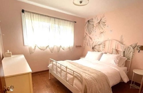 Elora Casa | Heart of downtown w/ private backyard. Walk to Elora Mill!