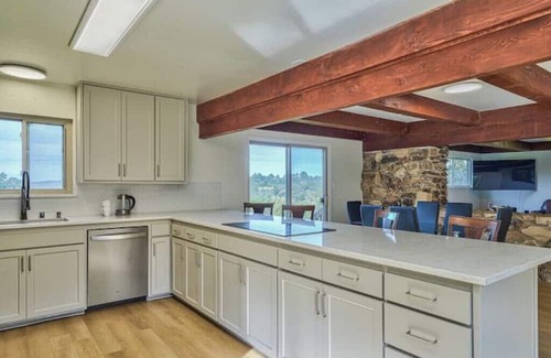 Prunedale Casa | Central Location, cozy 10 Acre Prunedale home - Near Monterey, Carmel, & more