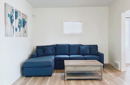 Old Brooklyn Apartamento | Beautifully Remodeled 1/2 Duplex Home in Old Brooklyn