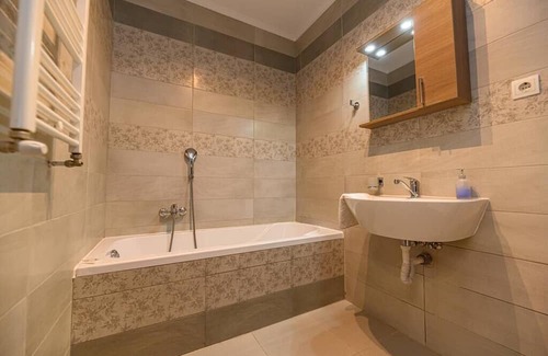 Brasov Condominio | UNO - Gardens by Holiday Belview❤