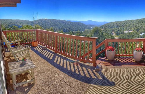 Cedar Crest Casa | mountain home near sandia trails.