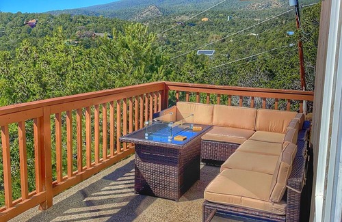 Cedar Crest Casa | mountain home near sandia trails.