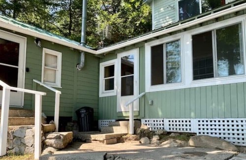 Kents Hill Cabina | Quaint & rustic 2-bedroom camp on Echo Lake
