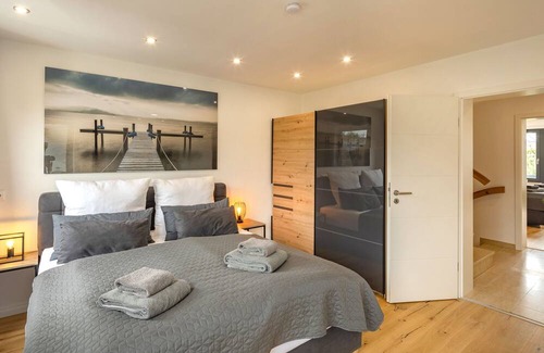 Furstenfeldbruck District Casa | Luxus Ferienhaus mit Sauna - 5 Minuten / 400m zur S-bahn
