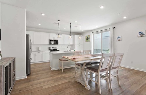 Rialto Casa | The Castle on Pinewood Ave #41514