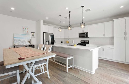 Rialto Casa | The Castle on Pinewood Ave #41514