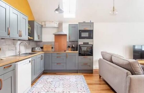 Chard Casa | Jasmin a perfect Somerset escape