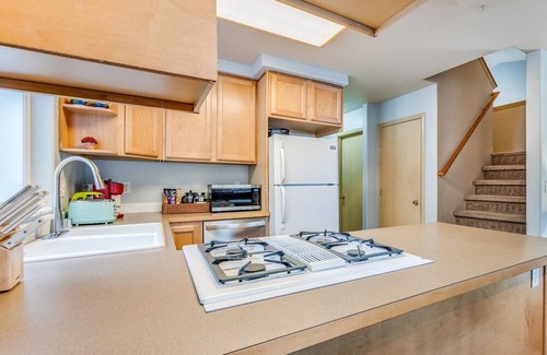 Olympia Casa | Heart of Olympia, 3beds 2.5 bath, Private House, Fenced deck and backyard