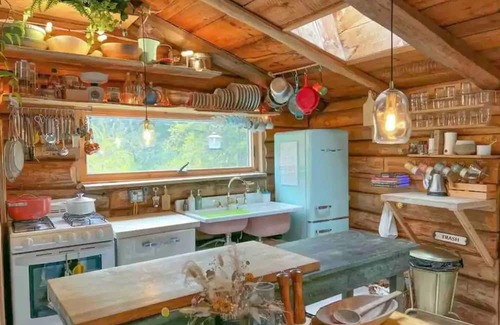 Phoenicia Cabina | The Highview, A Catskills Log Cabin