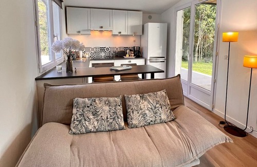 Le Plan-de-Grasse Casa | Charmant Cottage, Confort Douillet au Cœur de la Nature Avec Jacuzzi!