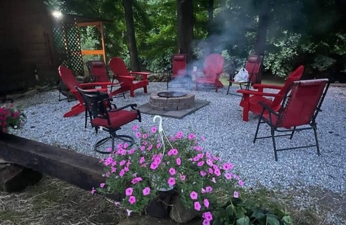 Blissfield Cabina | CreekSide Cabins-group of 3or2- all family/friends!
