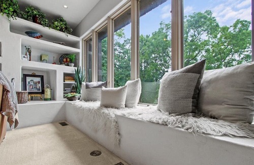 Tipp City Complejo | Harmony Farm Modern Loft Nature Retreat. Waterfront views w/ resort amenities!