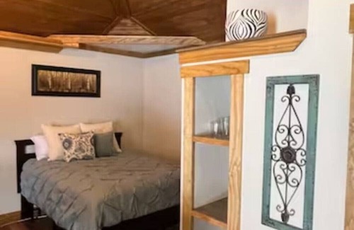 Nampa Casa | Rustic Room Guest House near NNU