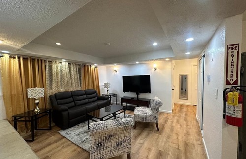 Northeast Anchorage Apartamento | Family friendly, centrally-located 10 minutes to Down town,15 min from airport