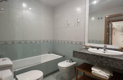 Sant Andreu de Palomar Apartamento | Modern studio near metro 5 minutes from La Maquinista Great lighting and balcony