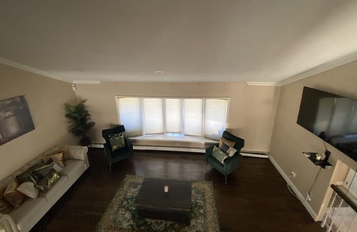 Selden Casa | Beautiful home with three private rooms for travel business people
