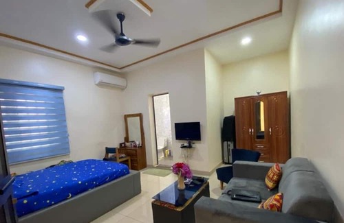 Lome Apartamento | Cosy, peaceful, large, Fully equipped studio in Sogbossito-Lomé With a balcony
