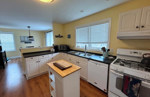 Southampton Cabaña | The Beach House Southampton - Quiet Cottage Steps from the Beach at Lake Huron!