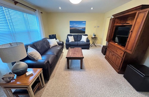 Southampton Cabaña | The Beach House Southampton - Quiet Cottage Steps from the Beach at Lake Huron!