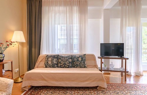Filopappou Apartamento | Comfy & Sunny flat w/h balcony@center up to 8ppl