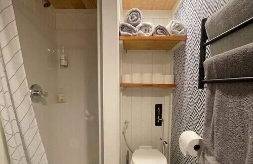 Courtenay Casa | Sweet Tiny Home on Blueberry Farm close to Ocean