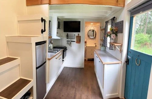 Courtenay Casa | Sweet Tiny Home on Blueberry Farm close to Ocean