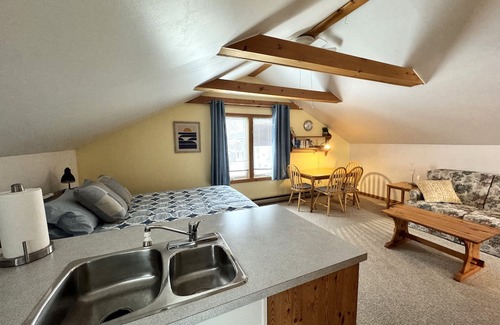 Southampton Cabaña | The Loft at The Beach House Southampton - Unique Studio Apartment close to Beach