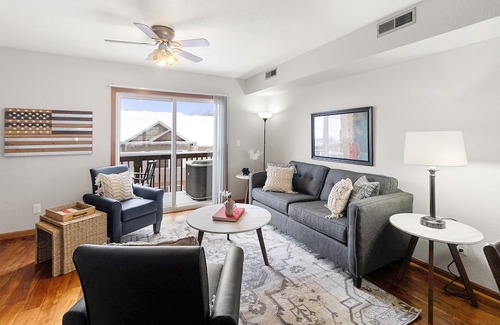 Morgantown Casa | Updated-100Mbps-Smart TV-3 TVs-Full Kitchen-W/D