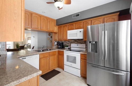 Morgantown Casa | Updated-100Mbps-Smart TV-3 TVs-Full Kitchen-W/D